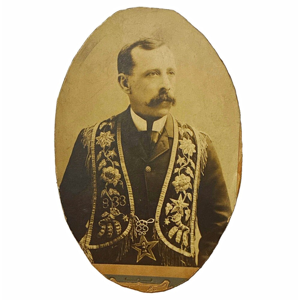 1880s Cabinet Photo Odd Fellows? IOOF Fraternal Regalia Star Medal Victorian